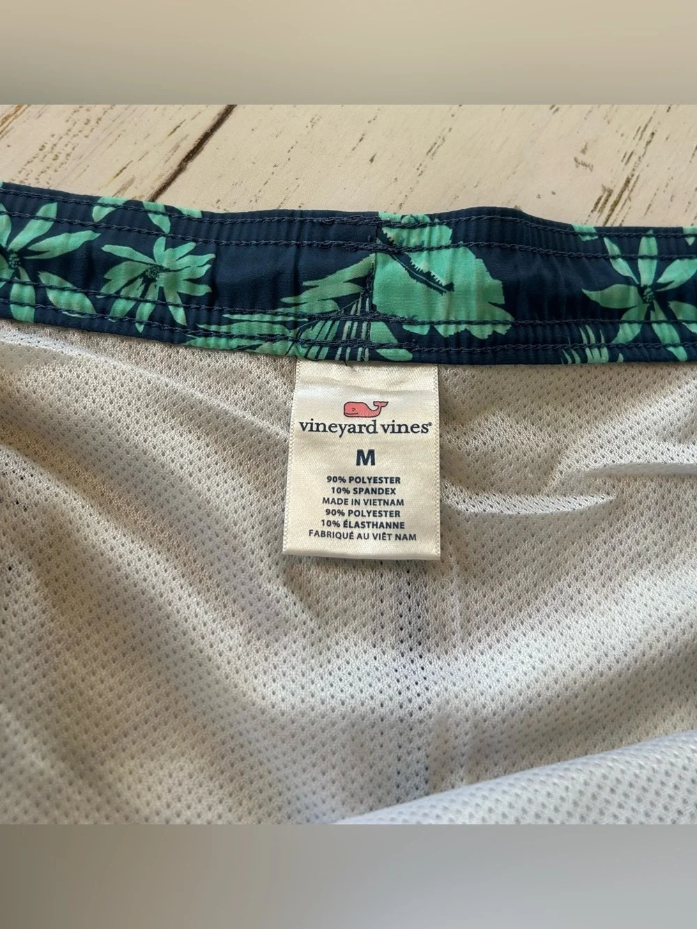 Vineyard Vines Men's Green and Blue Palm Leaf Printed Swim Trunks Size Small
